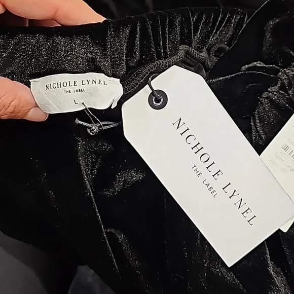 Nichole LYNEL VELVET WIDE LEG PANTS IN BLACK - Picture 3 of 10